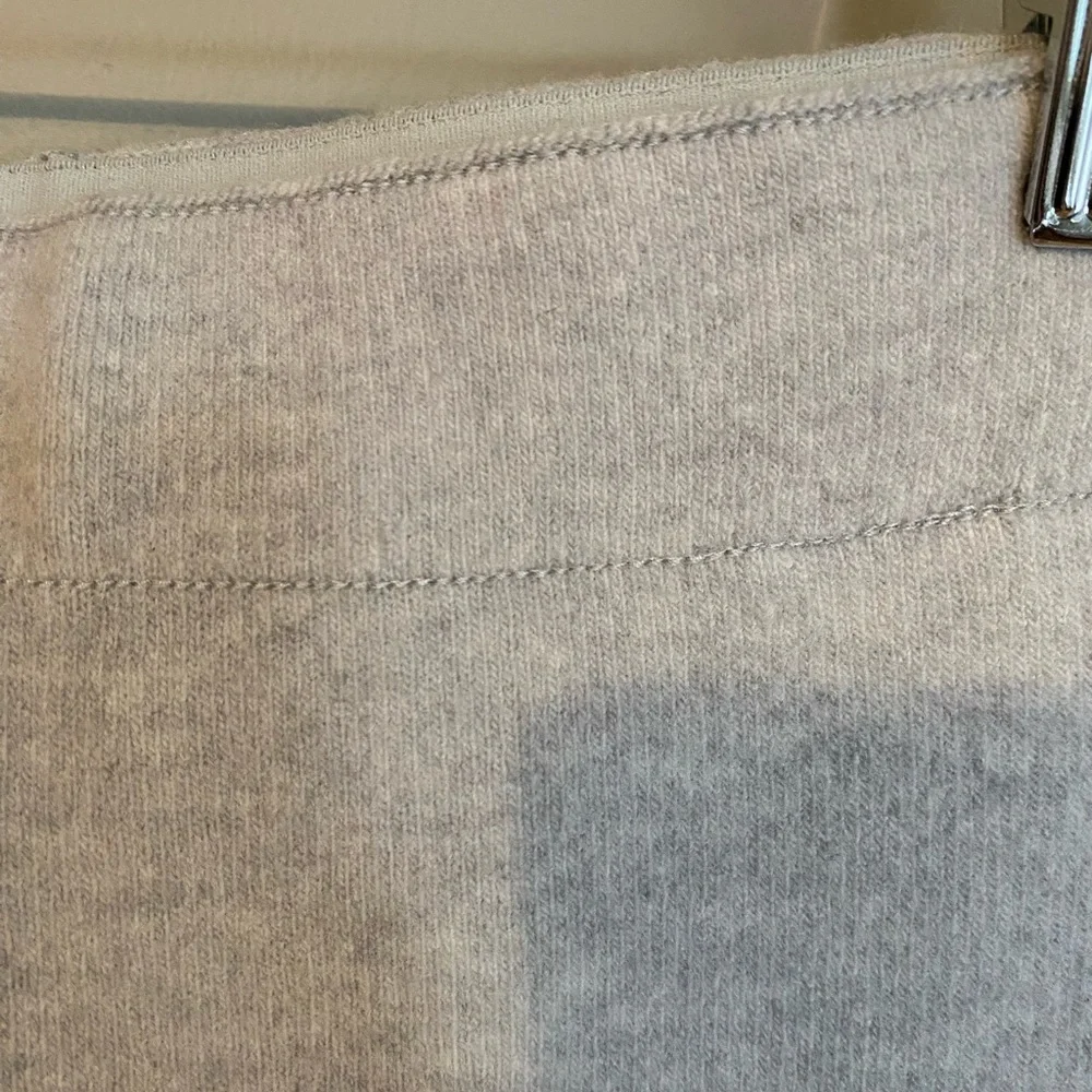 Aritzia Babaton “Johan” Wool Pencil Skirt Light Grey Rear Vent Size XS - Picture 4 of 9